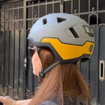 xnito-e-bike-helmet-left-rear-gull-on-female-rider