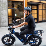 xnito-e-bike-helmet-urbanite-cyclist-turning