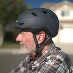 xnito-e-bike-helmet-urbanite-male-cycling