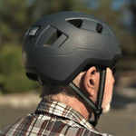 xnito-e-bike-helmet-urbanite-man-rear-view